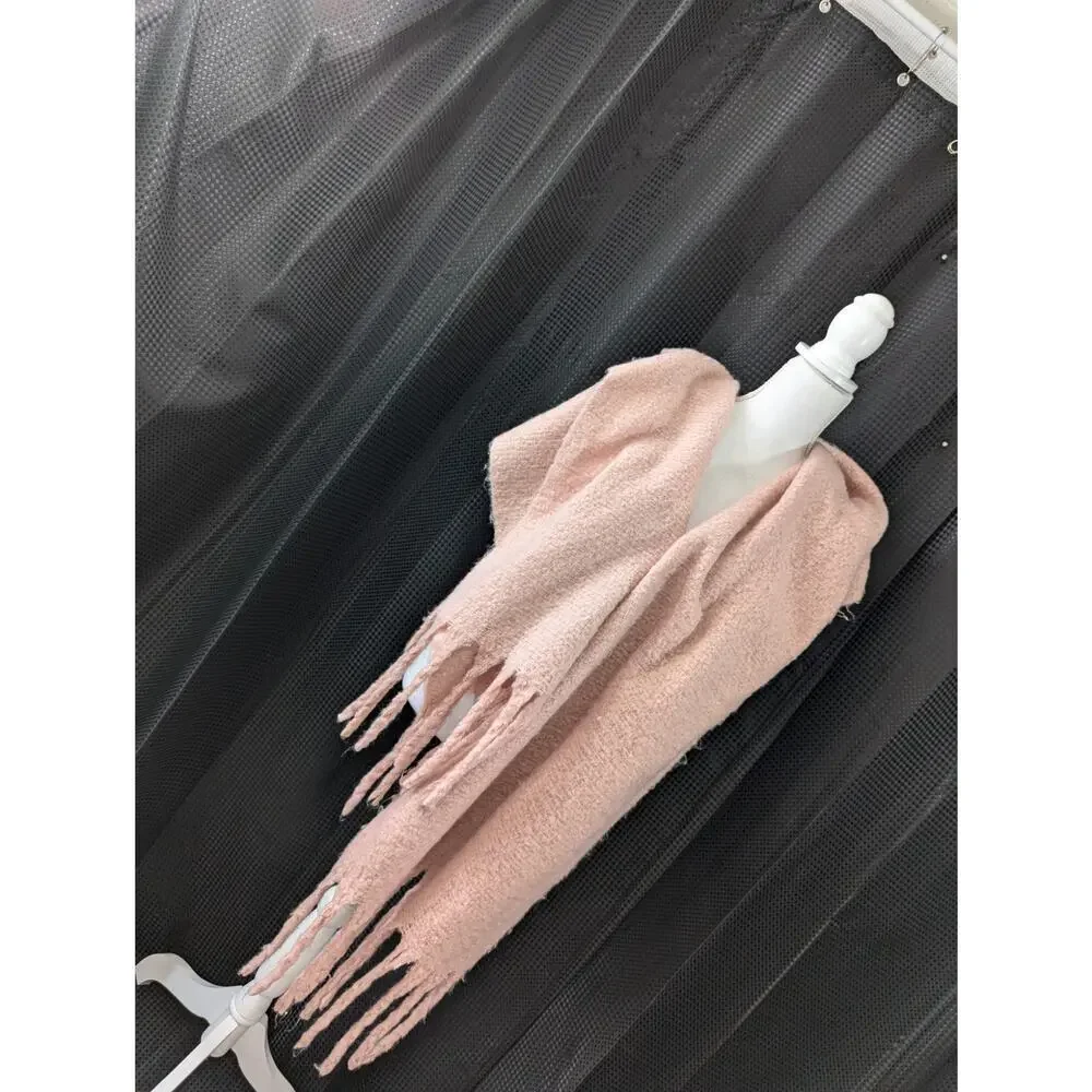 GORGEOUSLY FLUFFY AND TOUCHABLE TEXTURED SHELL PINK KNIT WRAP, SCARF! EXTRA LG!